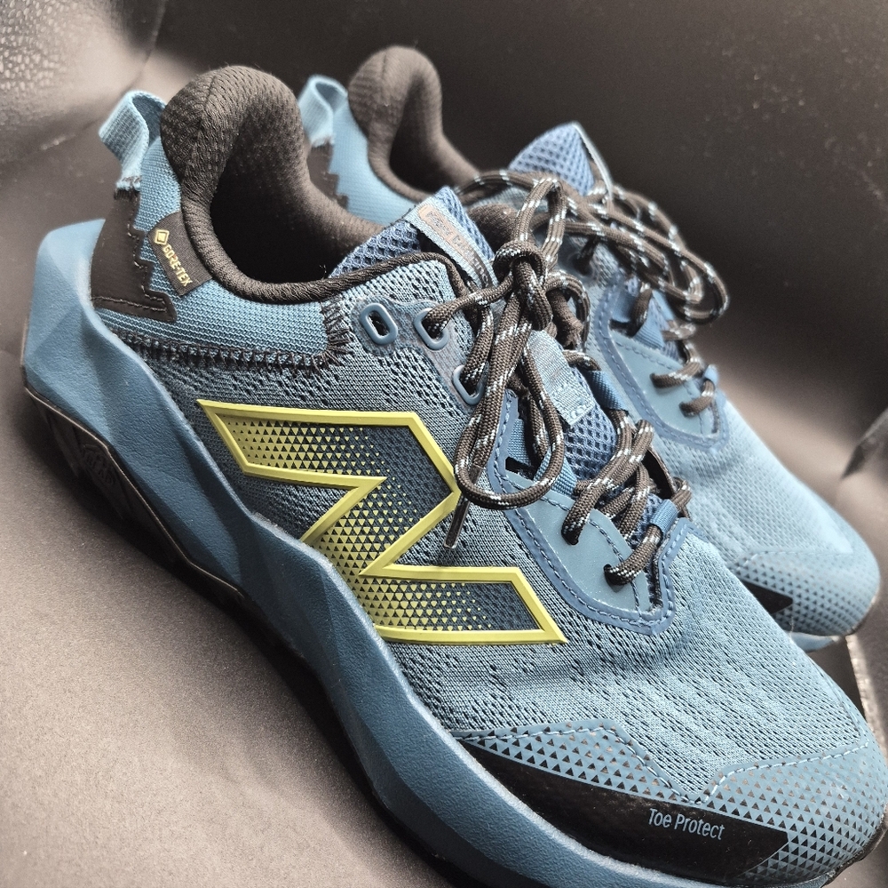 New Balance Blue Trail Running Shoes with Yellow Logo - Picture 3 of 10